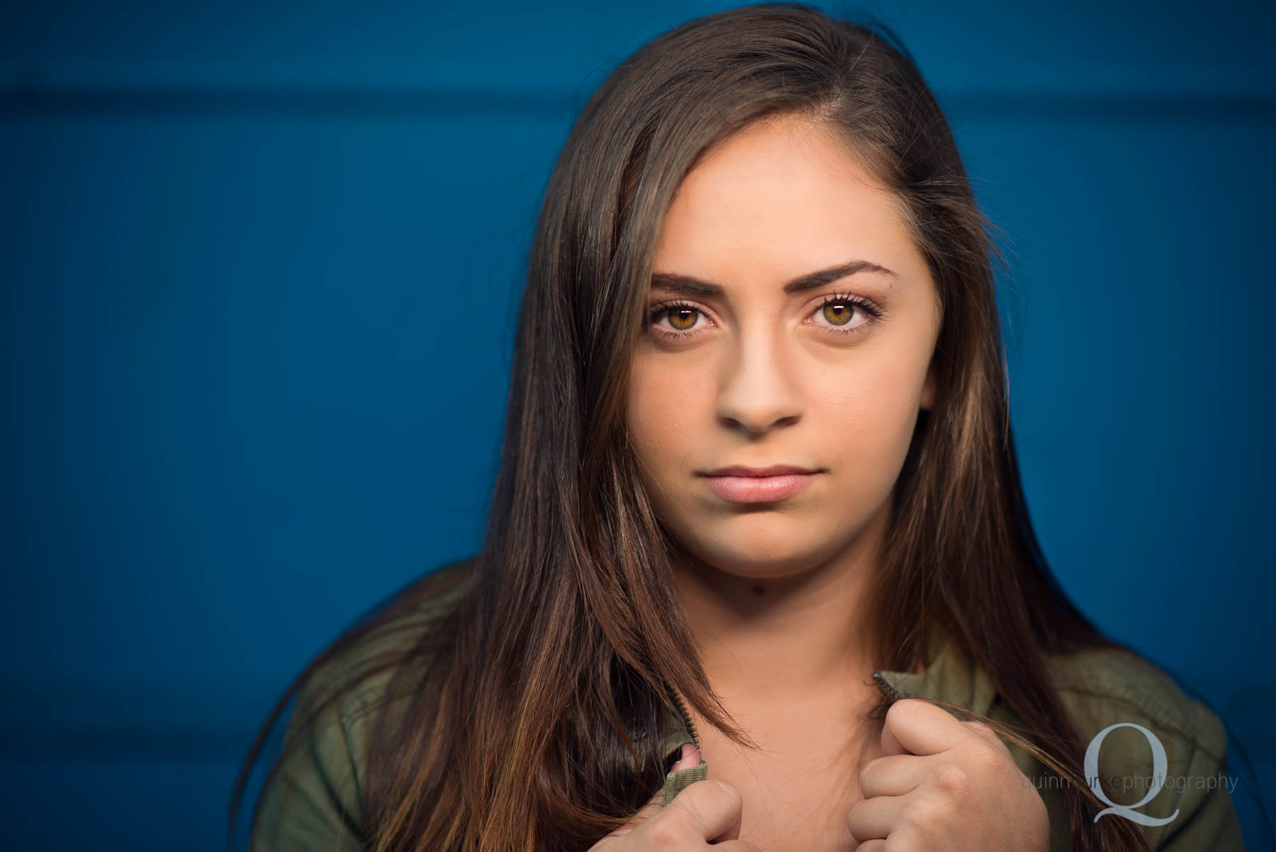 hs senior portrait blue background